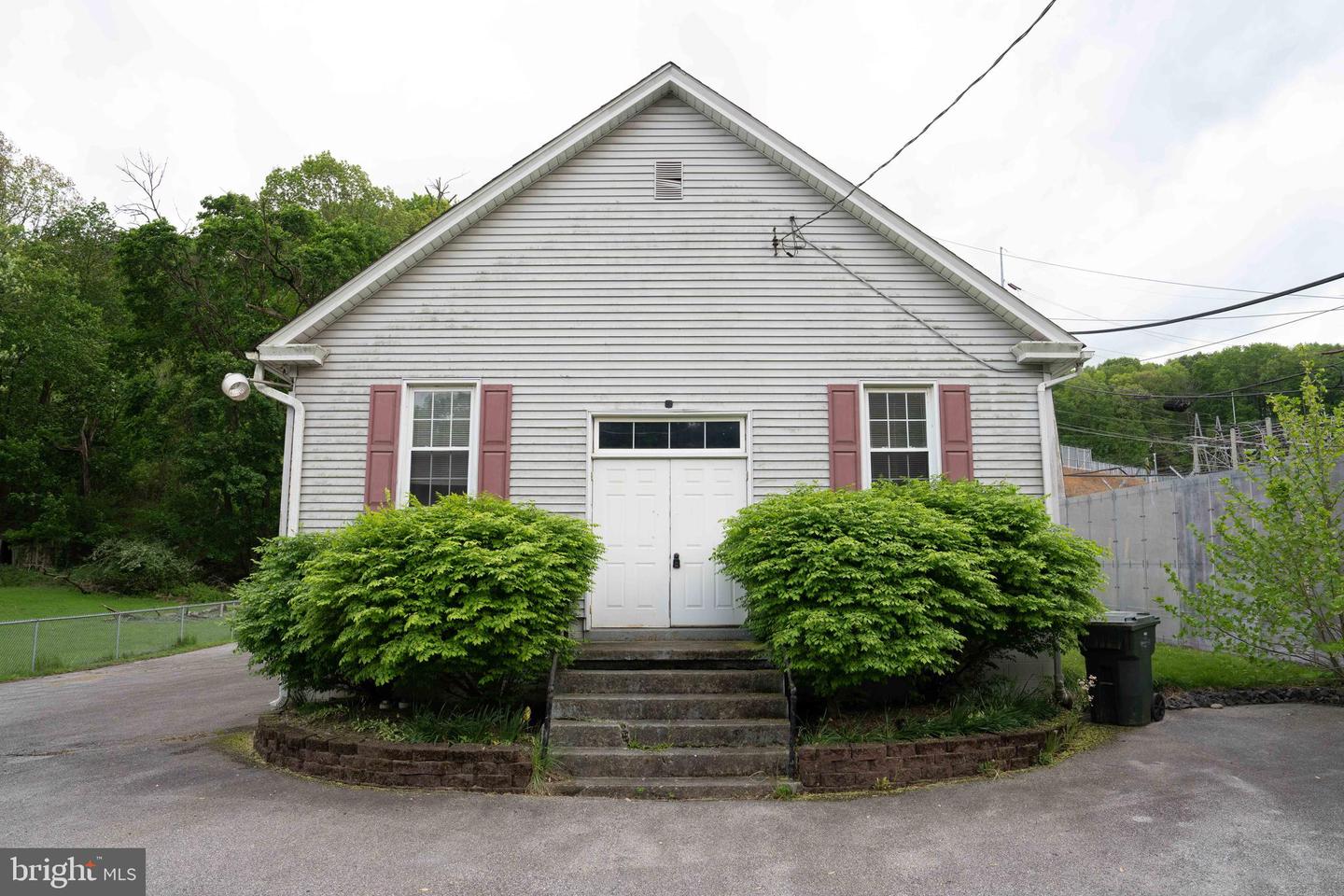 145 Doe Run Rd Property Photo 2