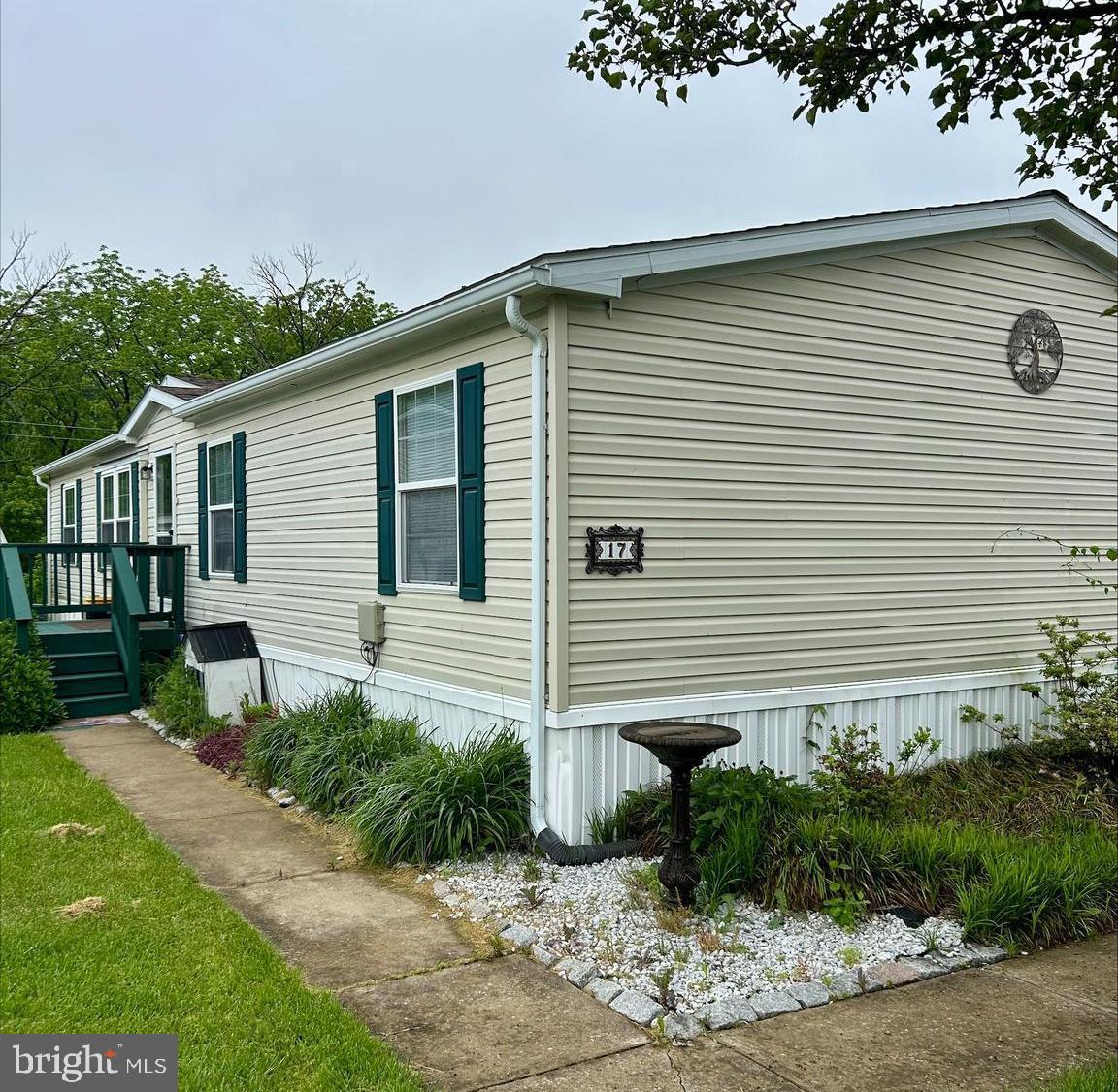 17 Roberts Way Property Photo 1