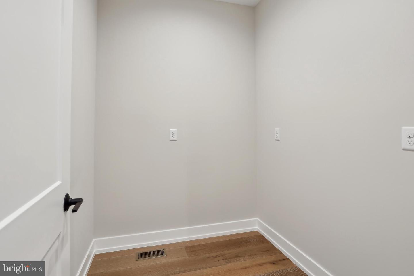 543 Webb Rd #2rd Property Photo 26