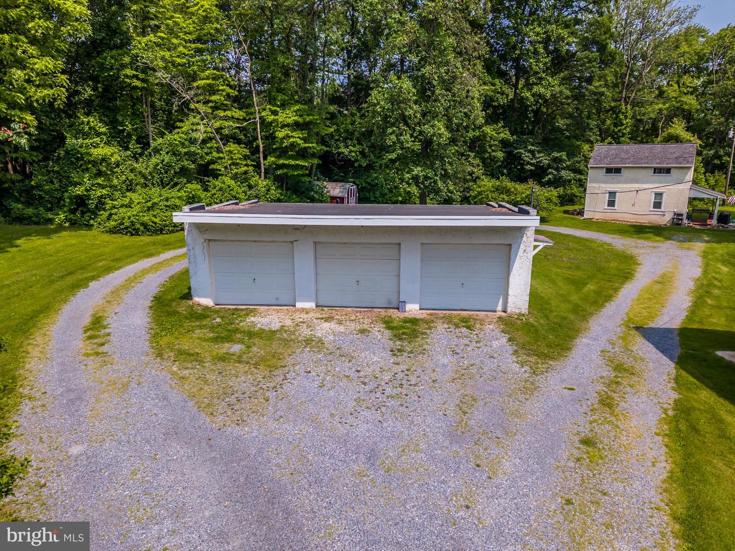 1034 - 1040 Twin County Rd Property Photo 76