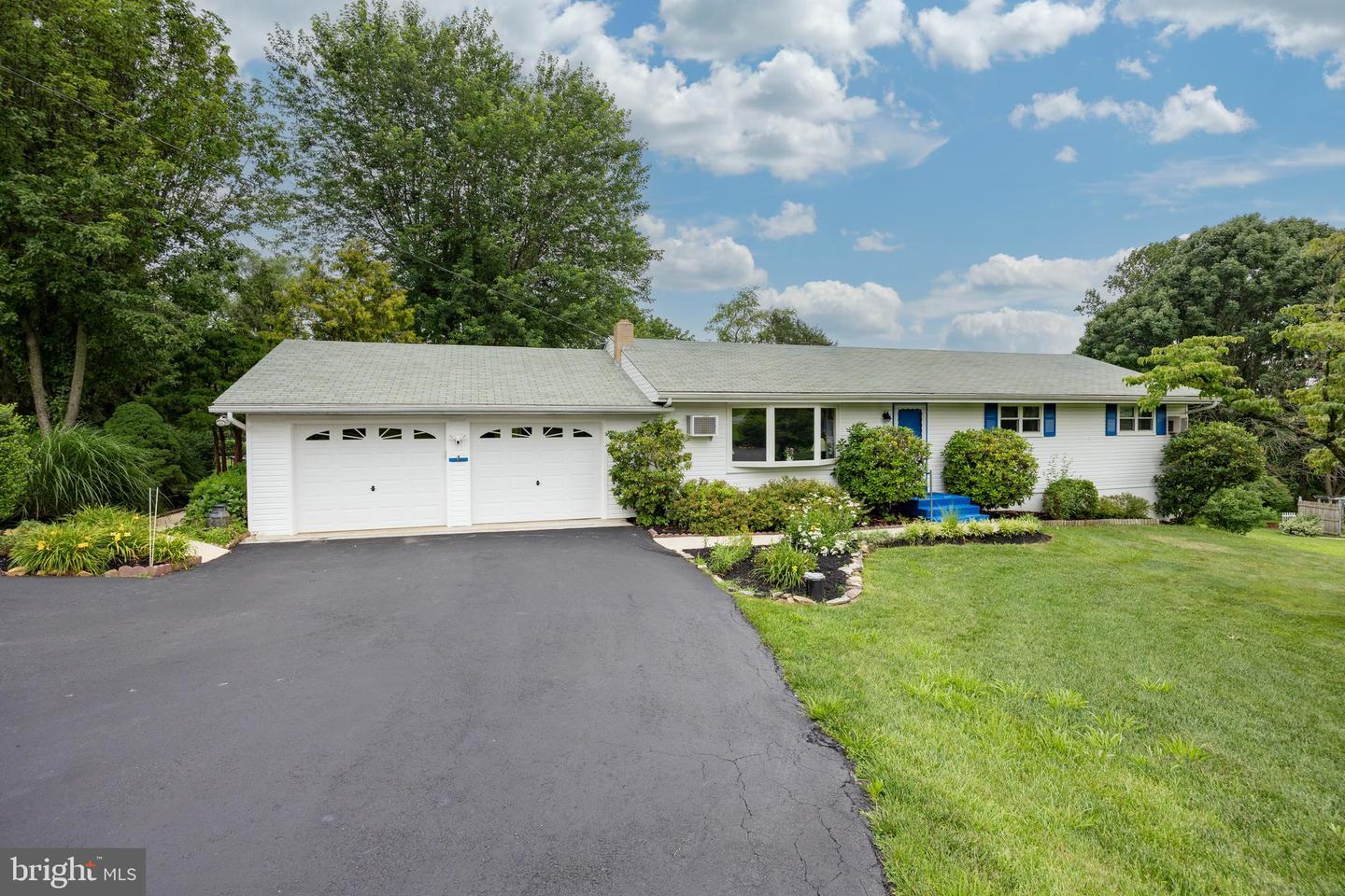1526 Walton Dr Property Photo 3