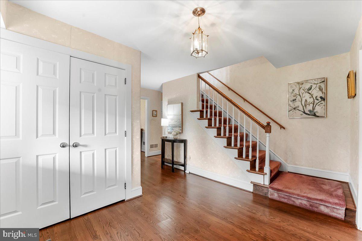 1771 Hunters Cir Property Photo 5