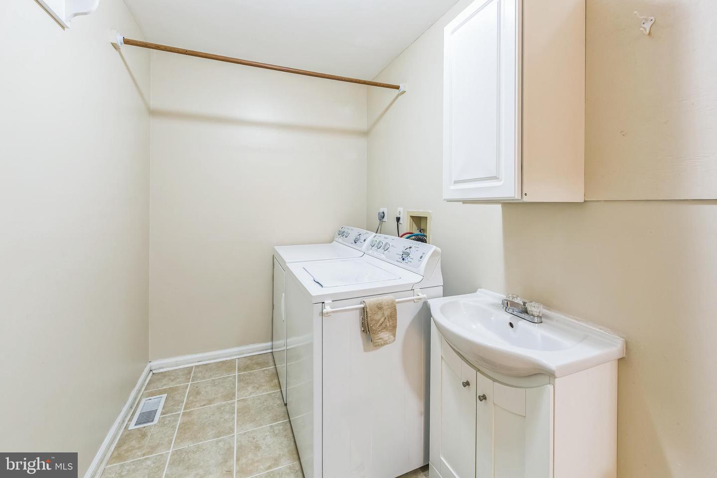 502 Summercroft Dr Property Photo 24
