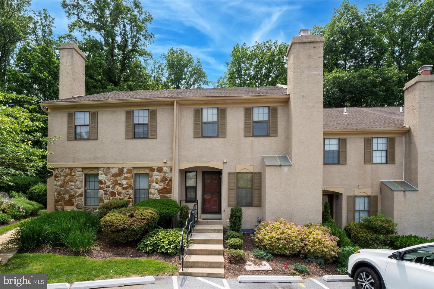 1007 Stoneham Dr Property Photo 1