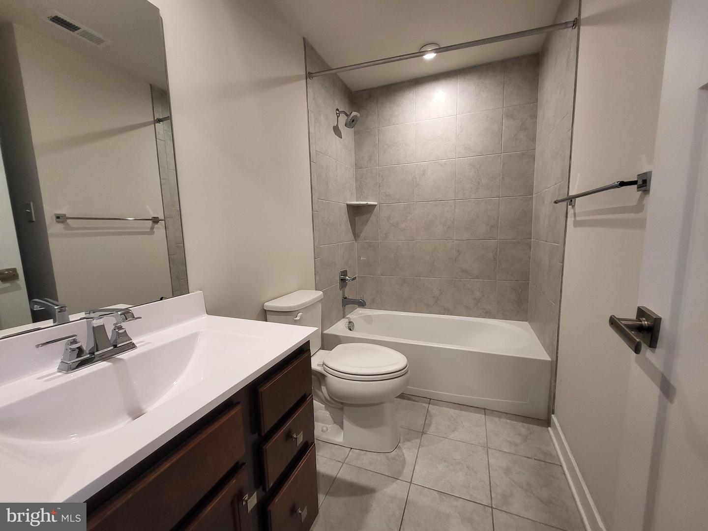 430 Paperbark Sq Property Photo 6