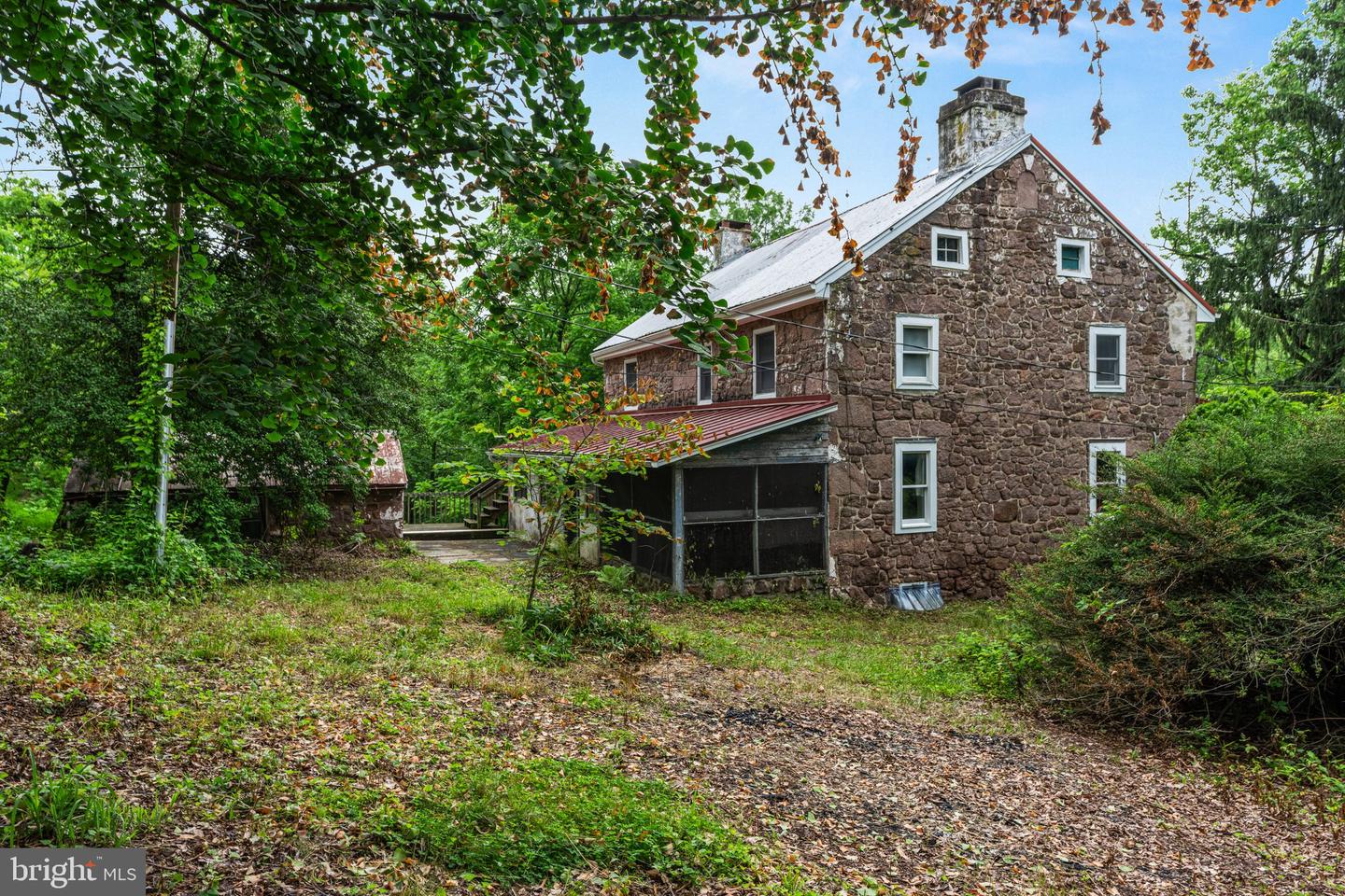 995 Cadmus Rd Property Photo 3