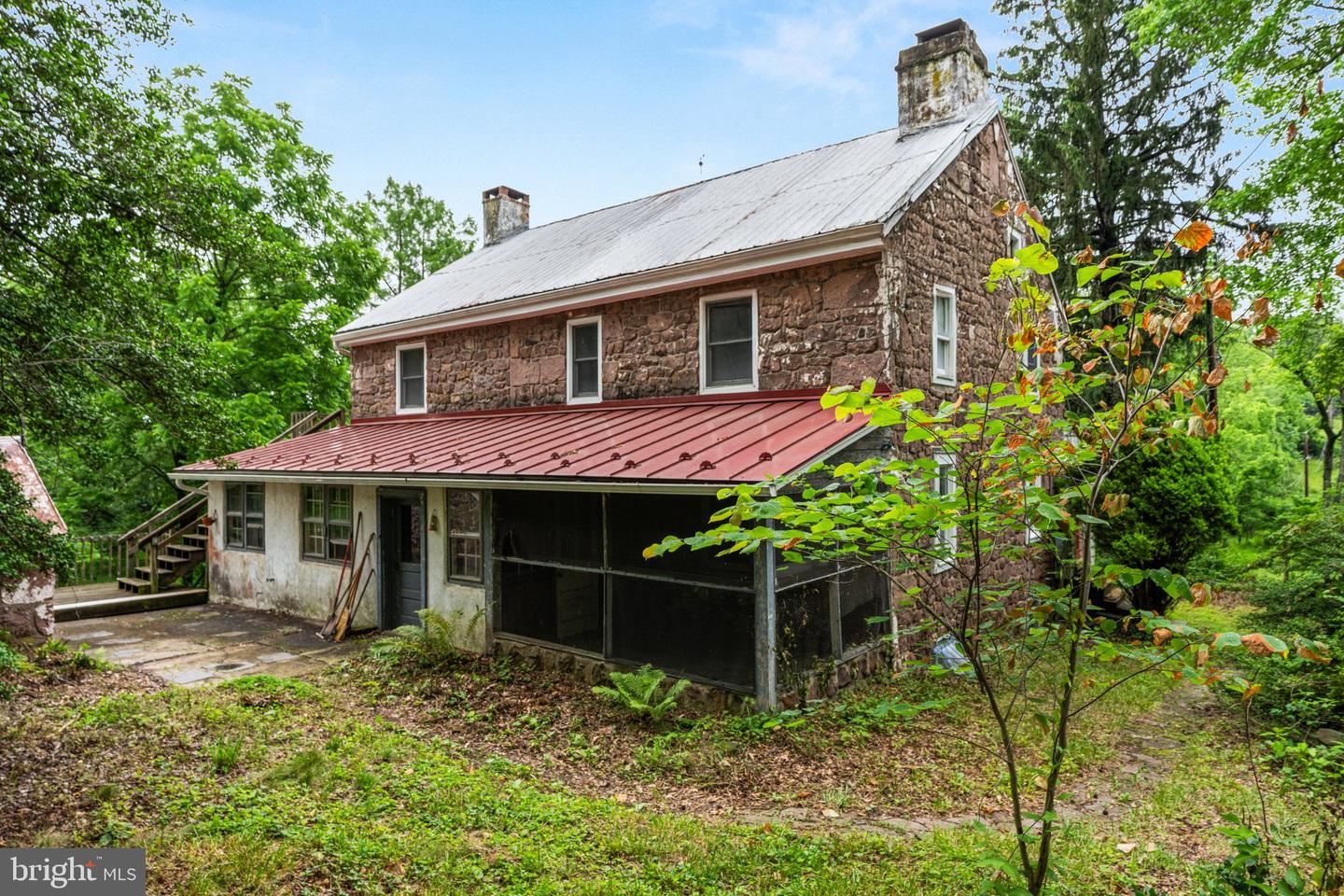 995 Cadmus Rd Property Photo 4