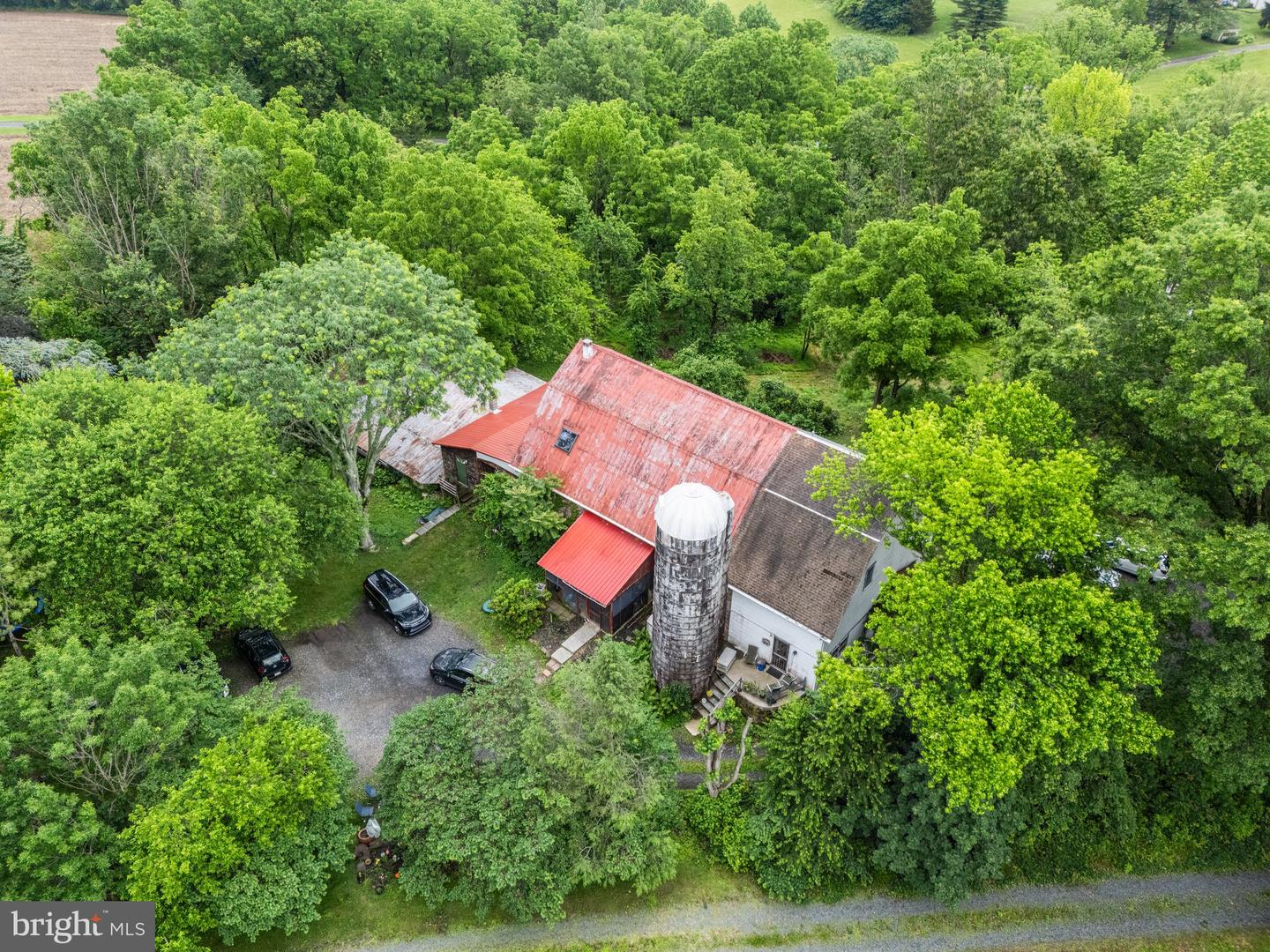 995 Cadmus Rd Property Photo 12