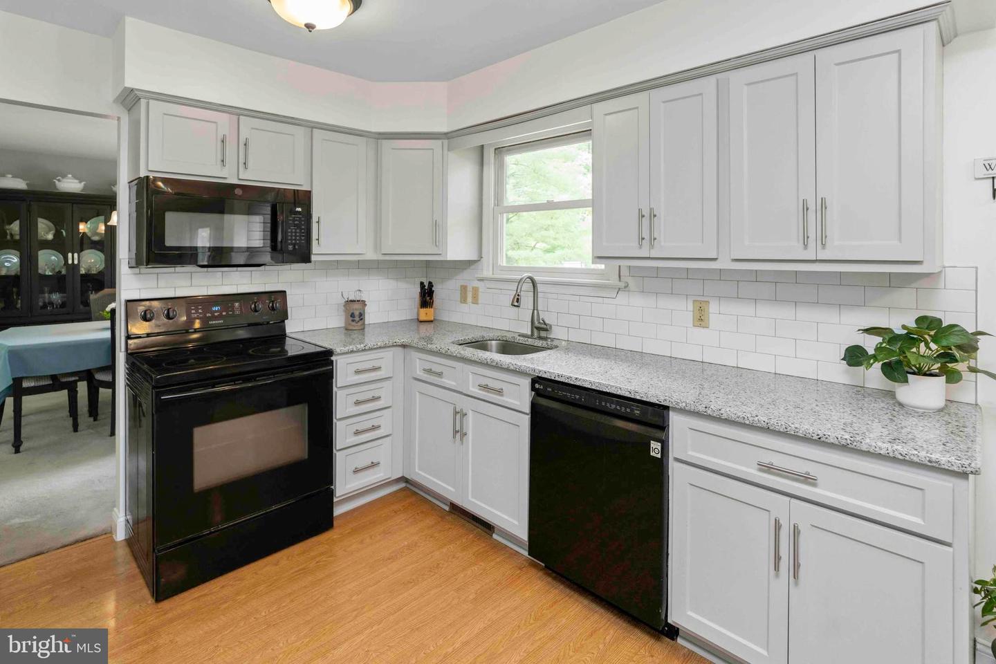 125 Christine Dr Property Photo 12