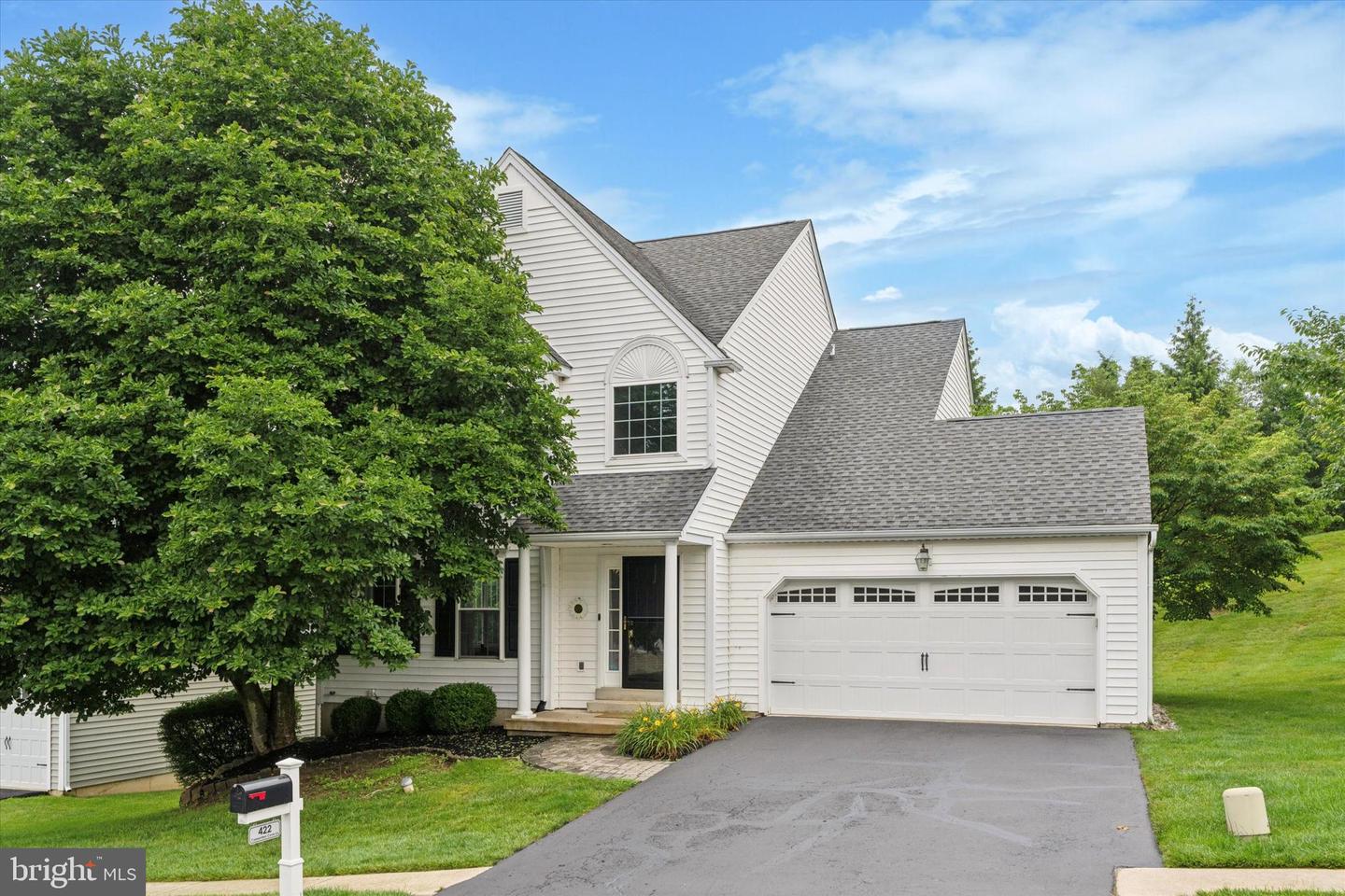 422 CARPENTERS COVE LN Property Photo 1