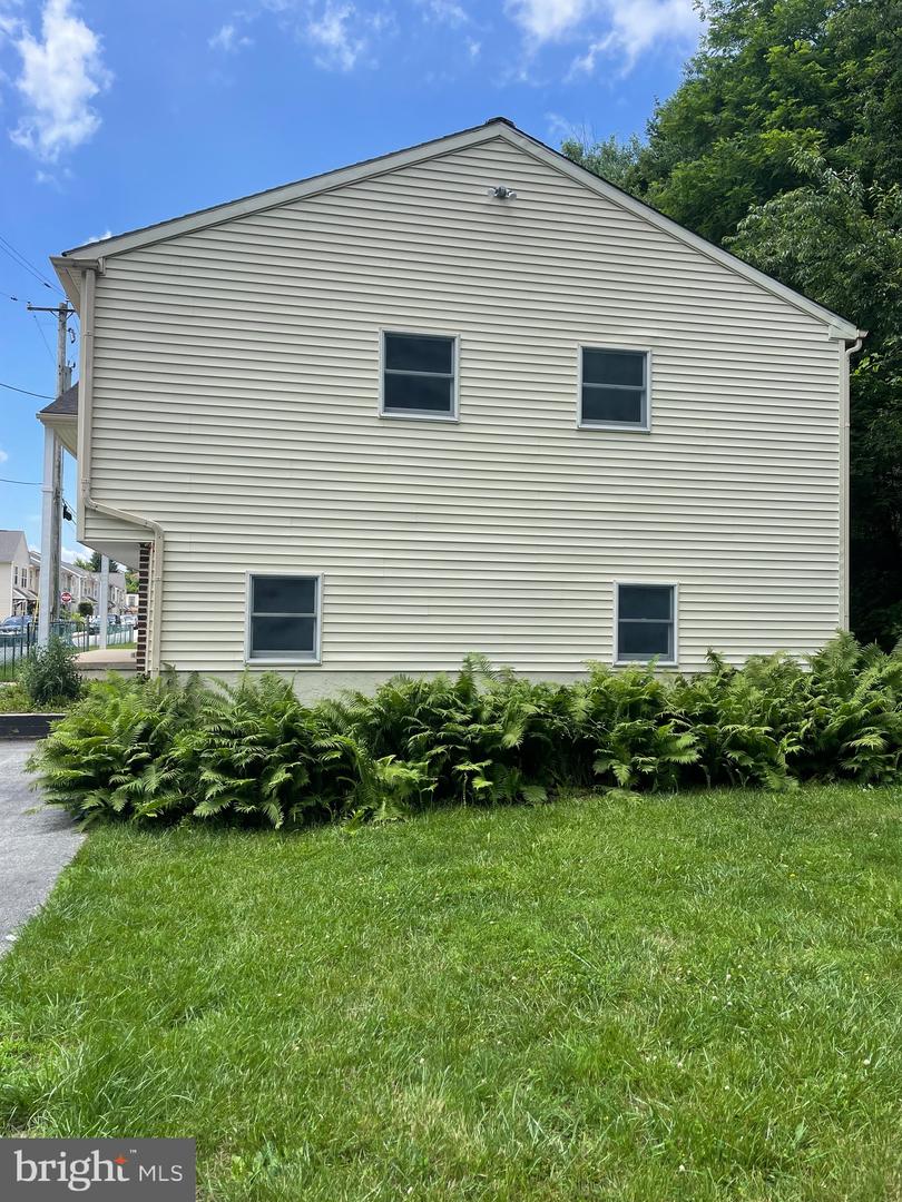 903 Poplar St Property Photo 5