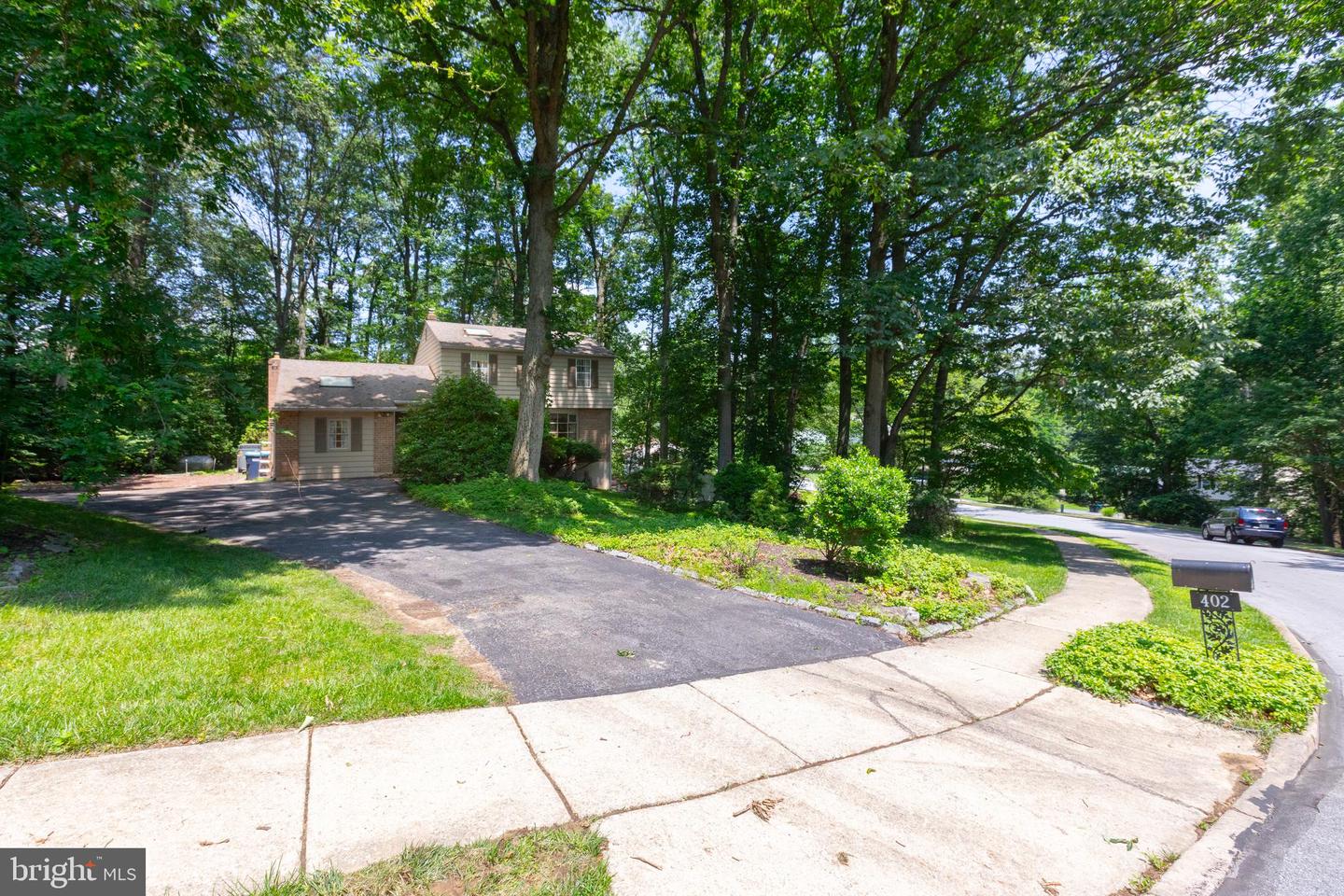 402 Howell Rd Property Photo 1
