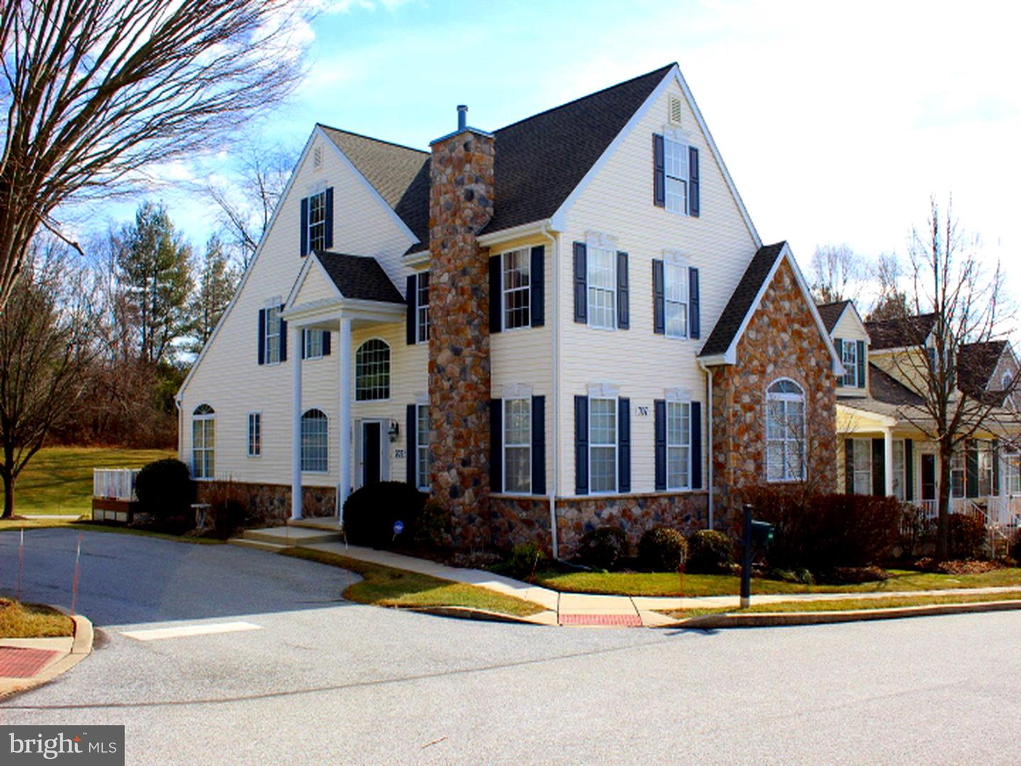 707 Arbor Ln Property Photo 1