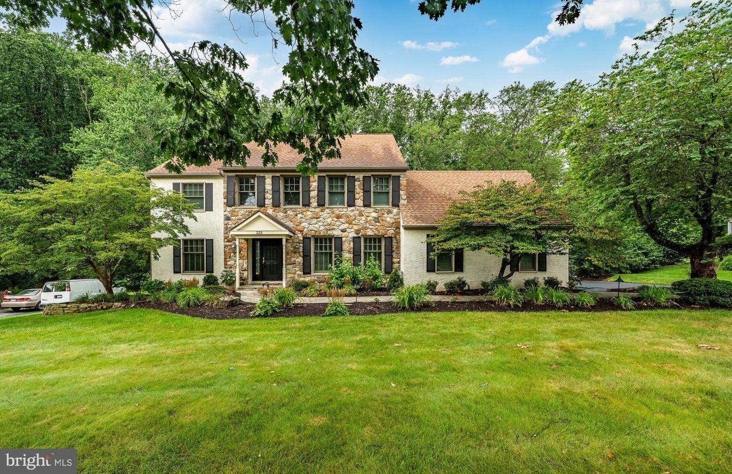 223 Cheshire Cir Property Photo 1
