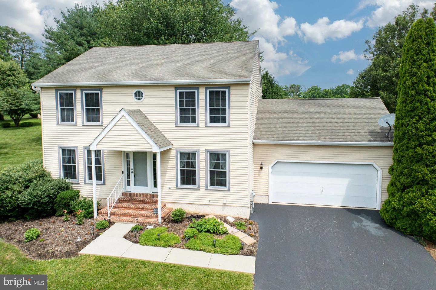 28 NORTHFIELD DR Property Photo 1