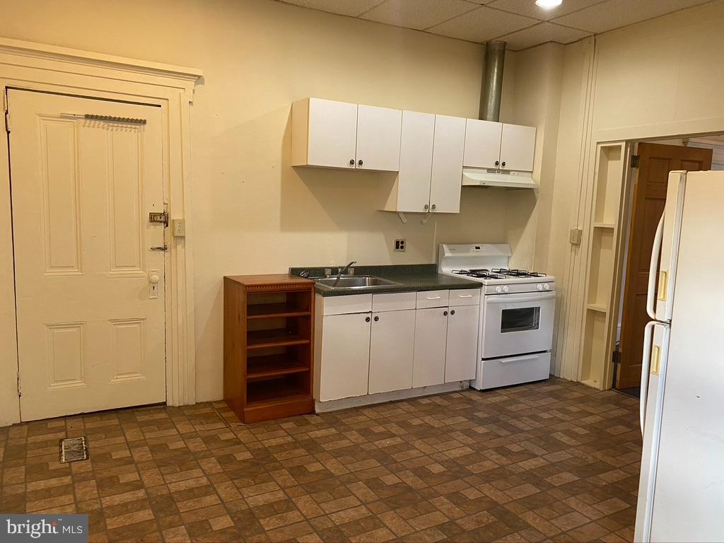 330 W LINCOLN HWY #1 Property Photo 1