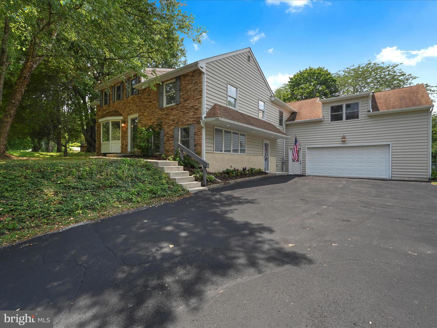 1124 Grove Rd Property Photo 1