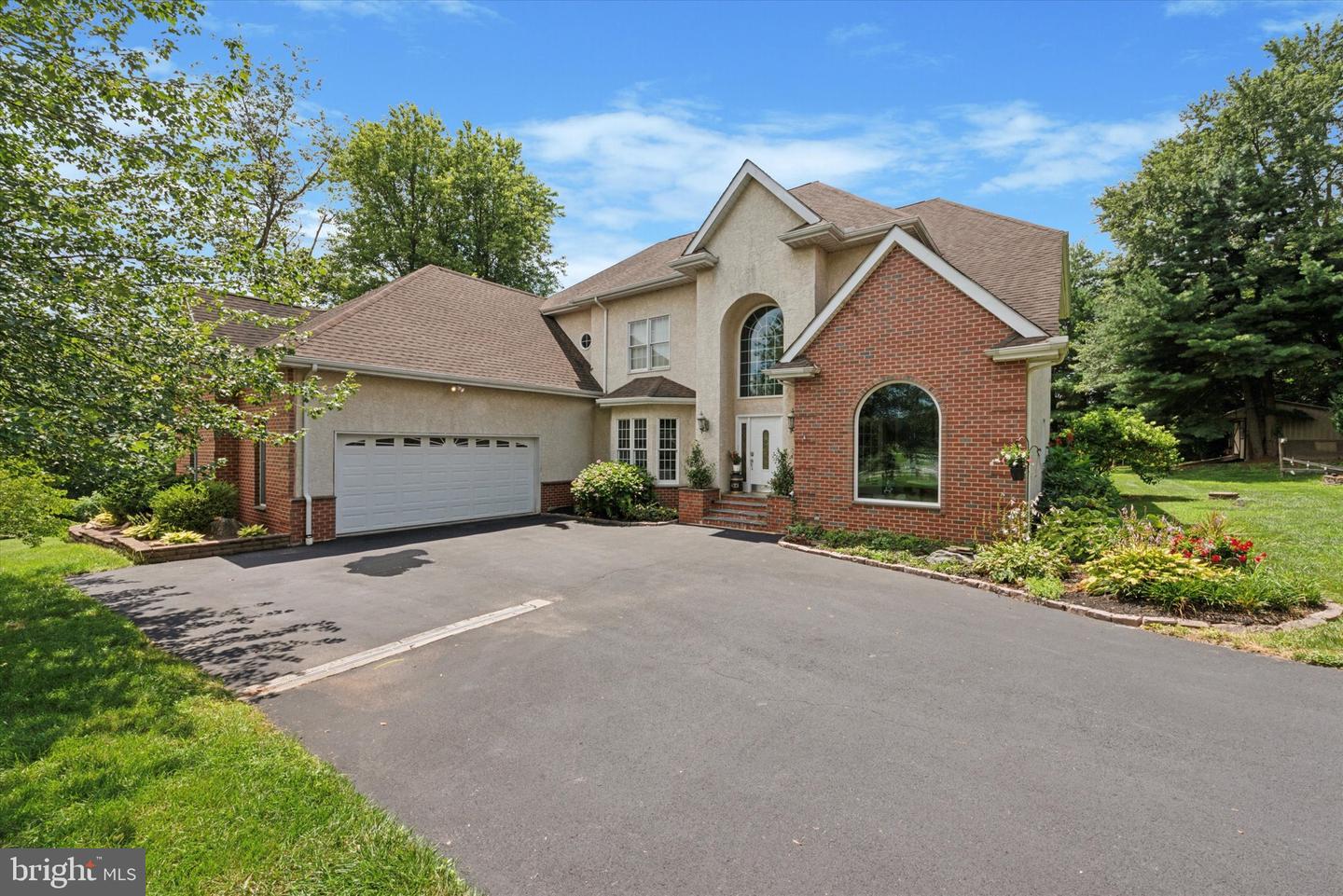 423 N Guernsey Rd Property Photo 1