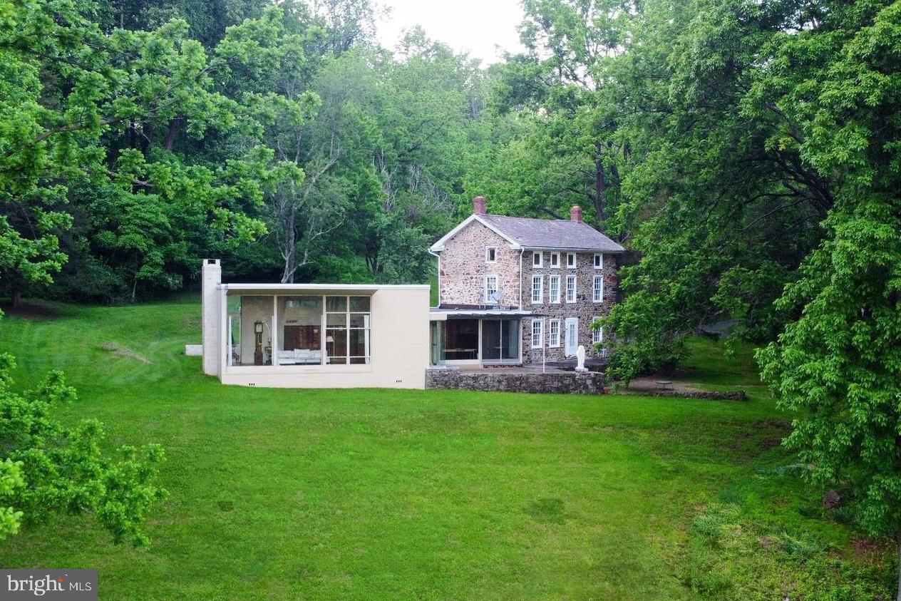 2585 Charlestown Rd Property Photo 1