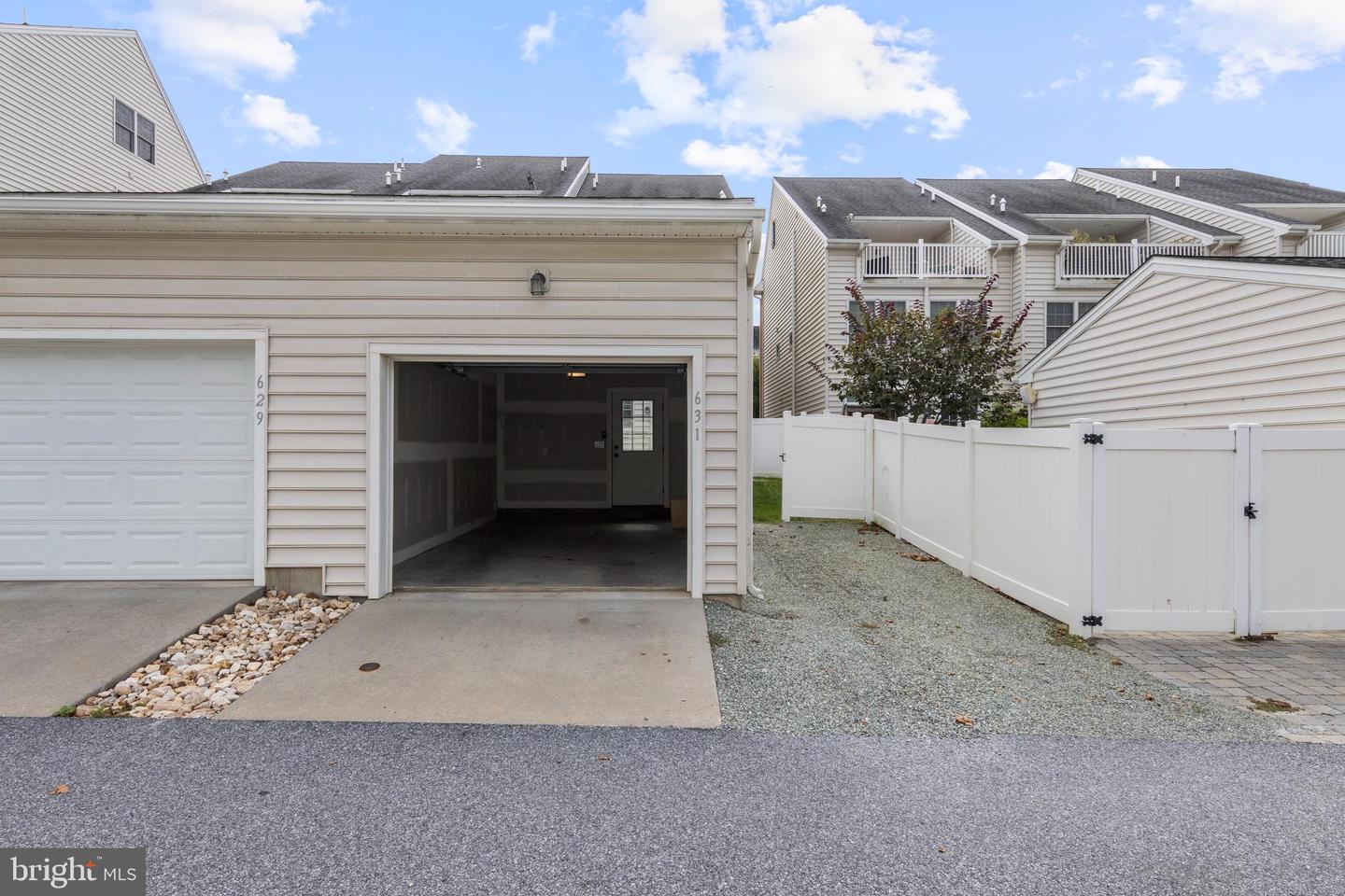 631 W Magnolia Ct Property Photo 44