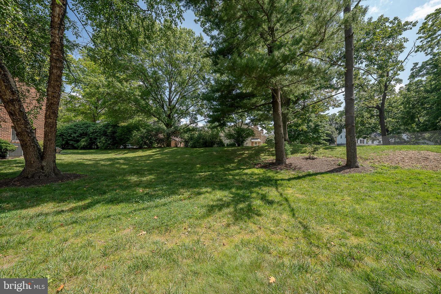 301 Hanover Ct Property Photo 5