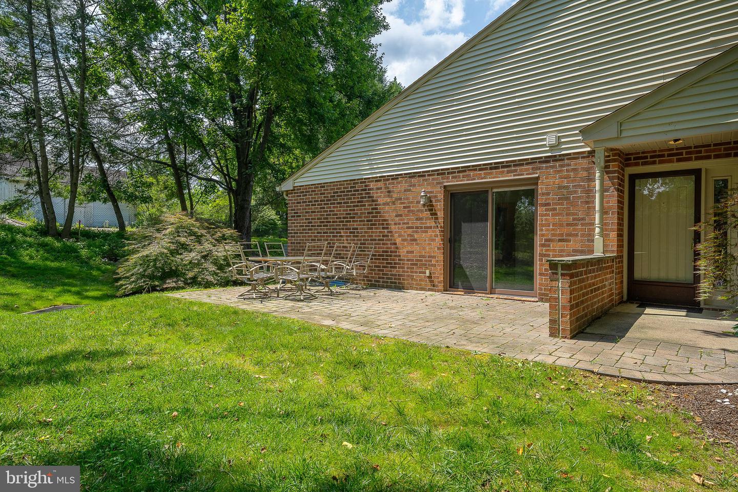 301 Hanover Ct Property Photo 7