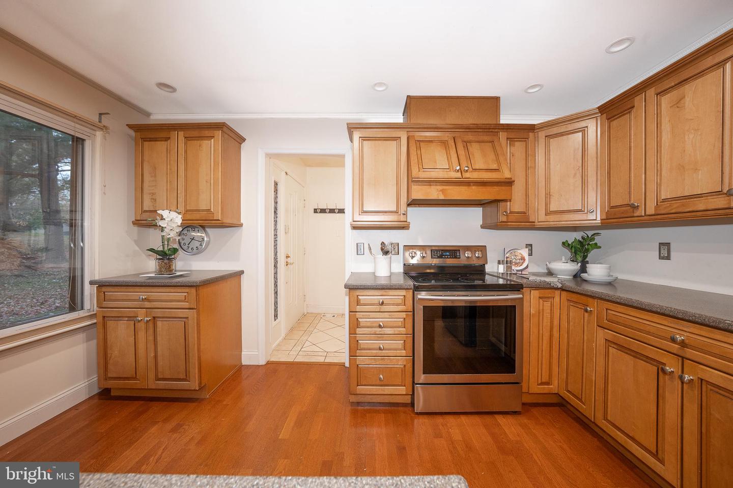 301 Hanover Ct Property Photo 18