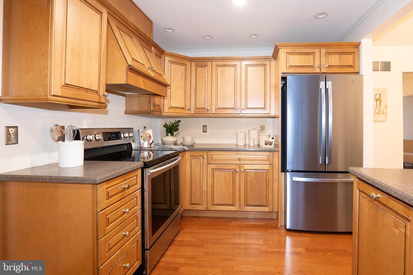 301 Hanover Ct Property Photo 19