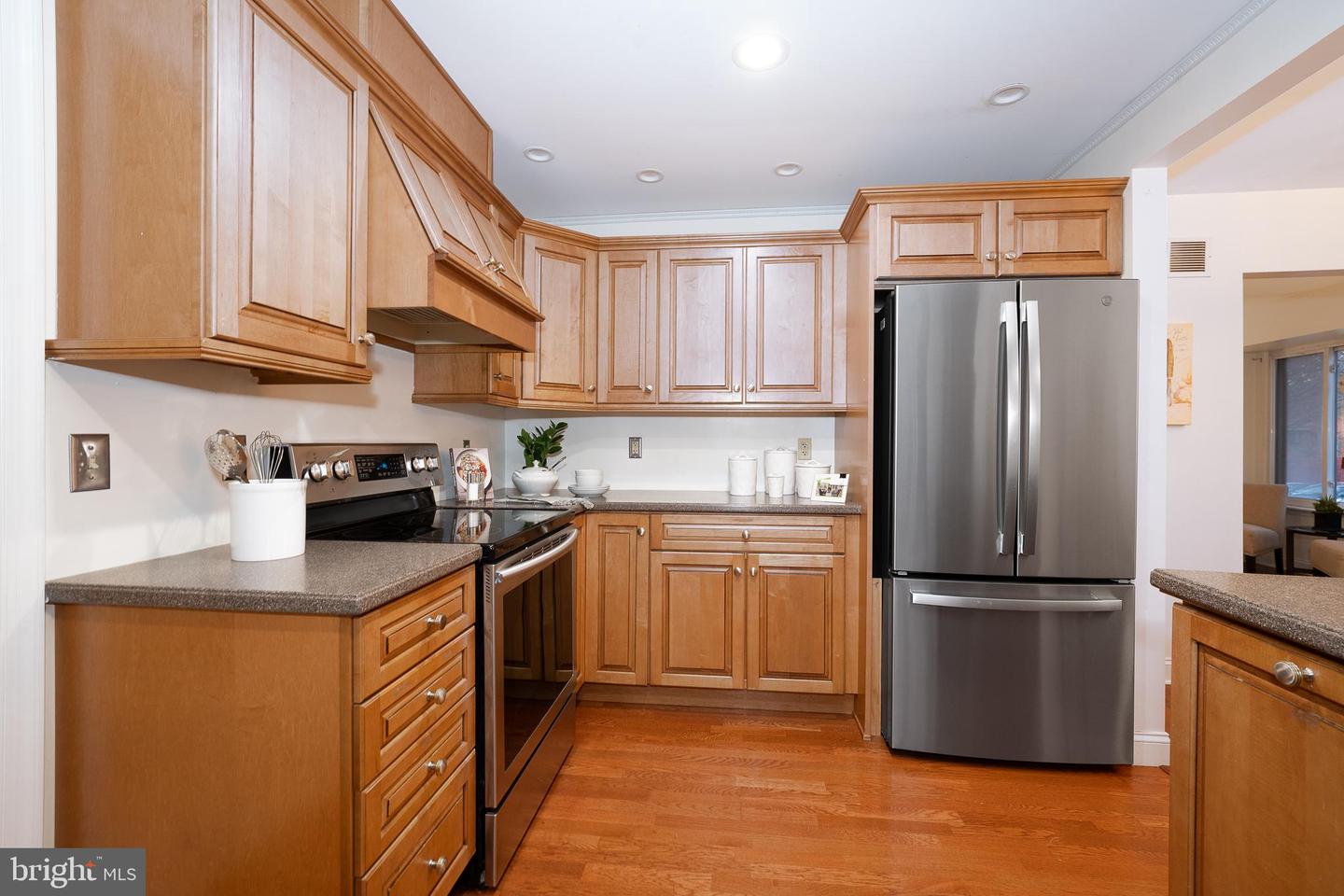 301 Hanover Ct Property Photo 22