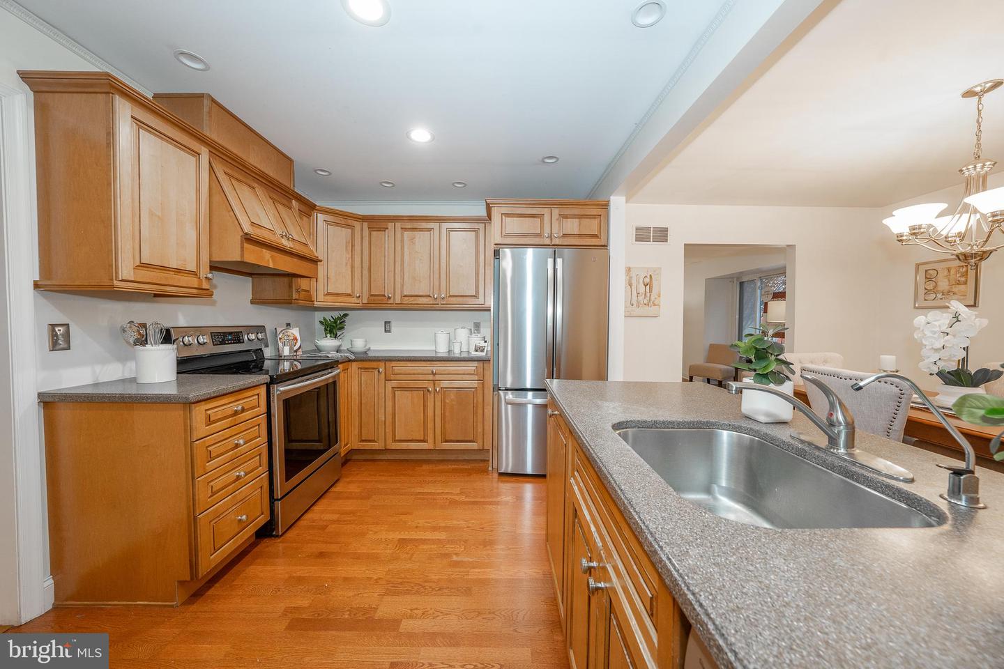 301 Hanover Ct Property Photo 23