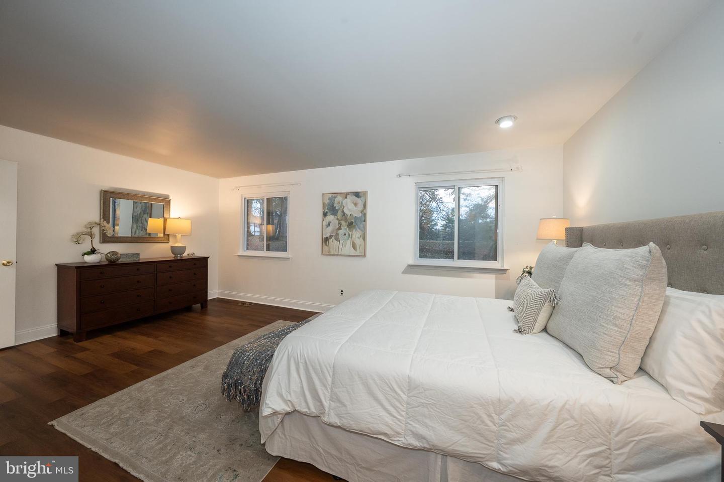 301 Hanover Ct Property Photo 34