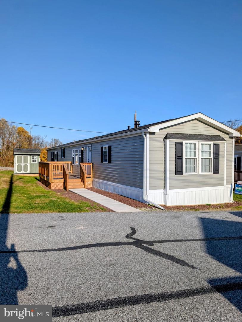 5 Denbigh Ln Property Photo 1