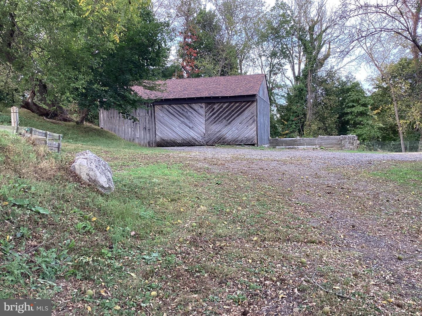 1050 Pike Springs Rd #barn Property Photo 2