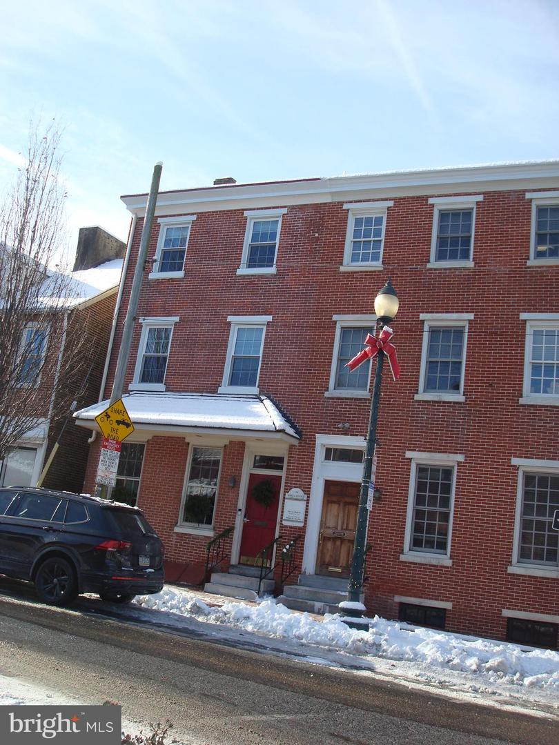 134 N Church St Property Photo 2