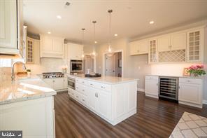107 Lexington Manor Property Photo 2