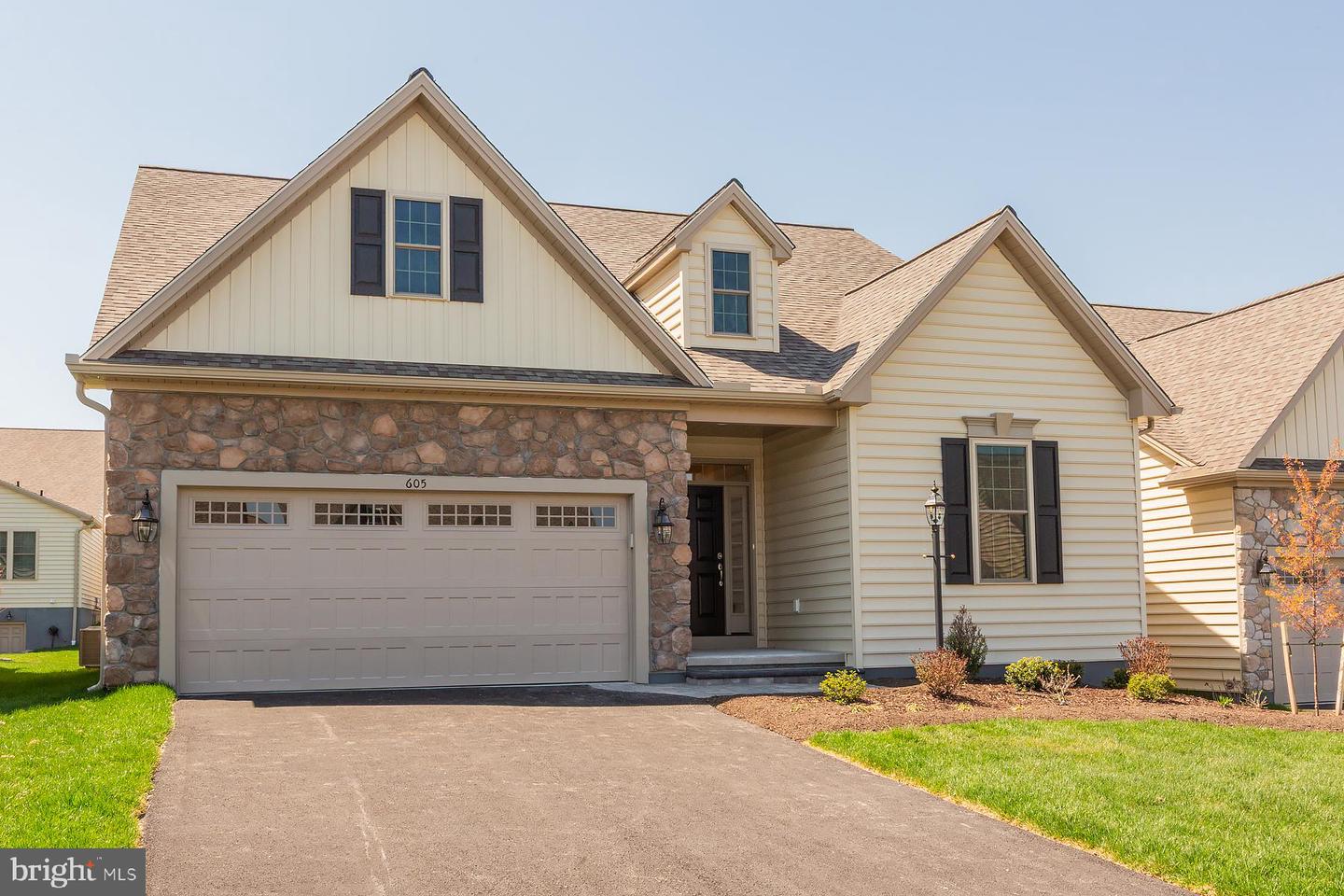 605 Greenbriar Path Property Photo 1