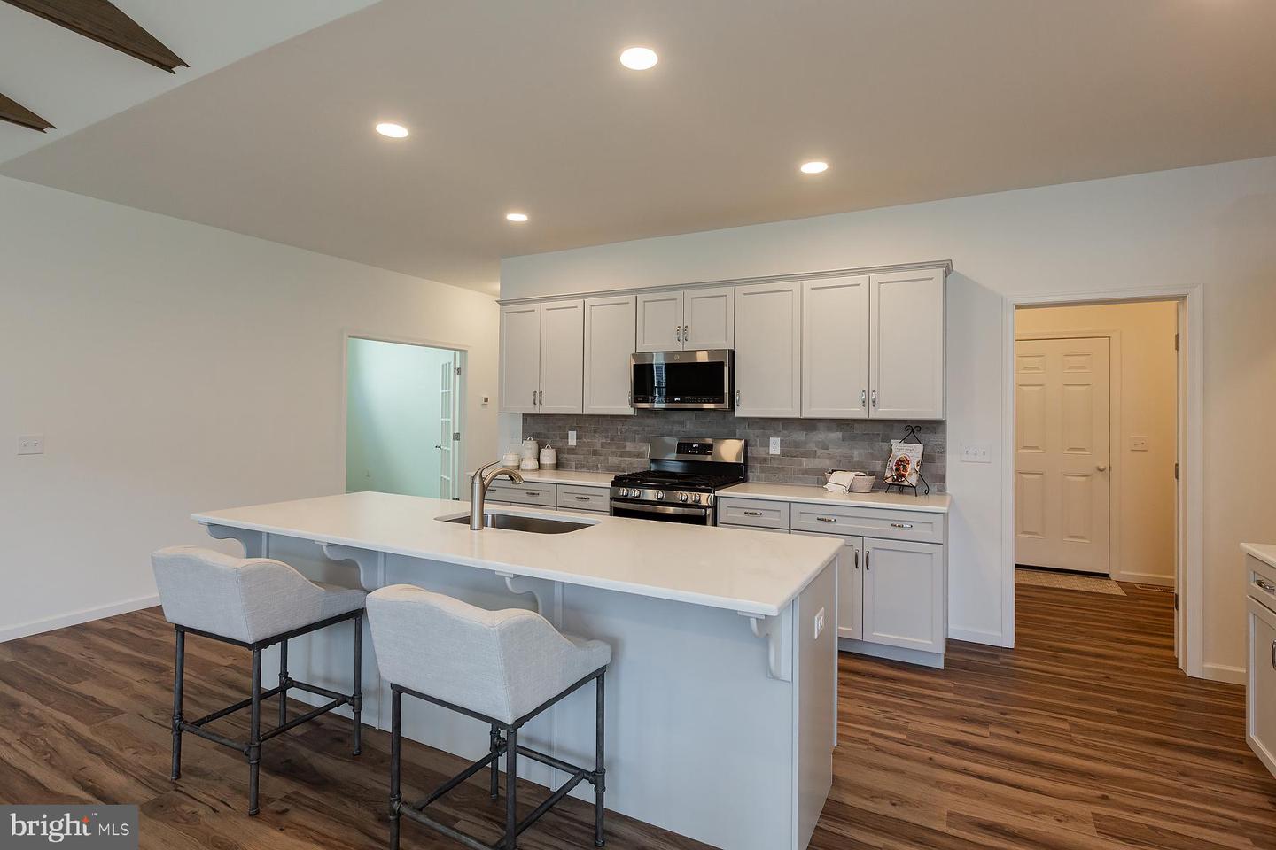 605 Greenbriar Path Property Photo 5