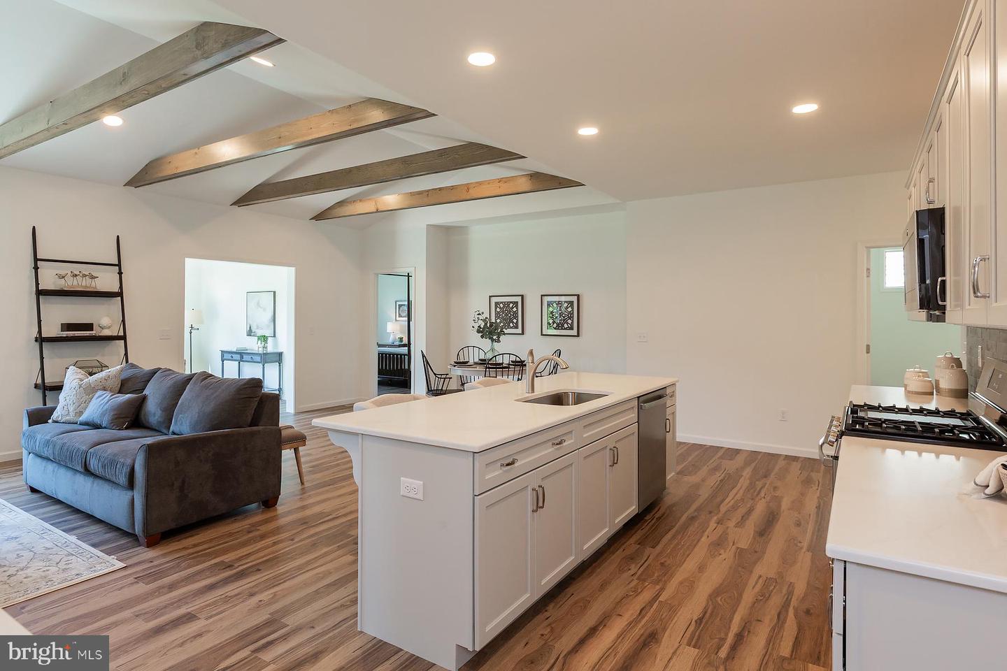 605 Greenbriar Path Property Photo 6