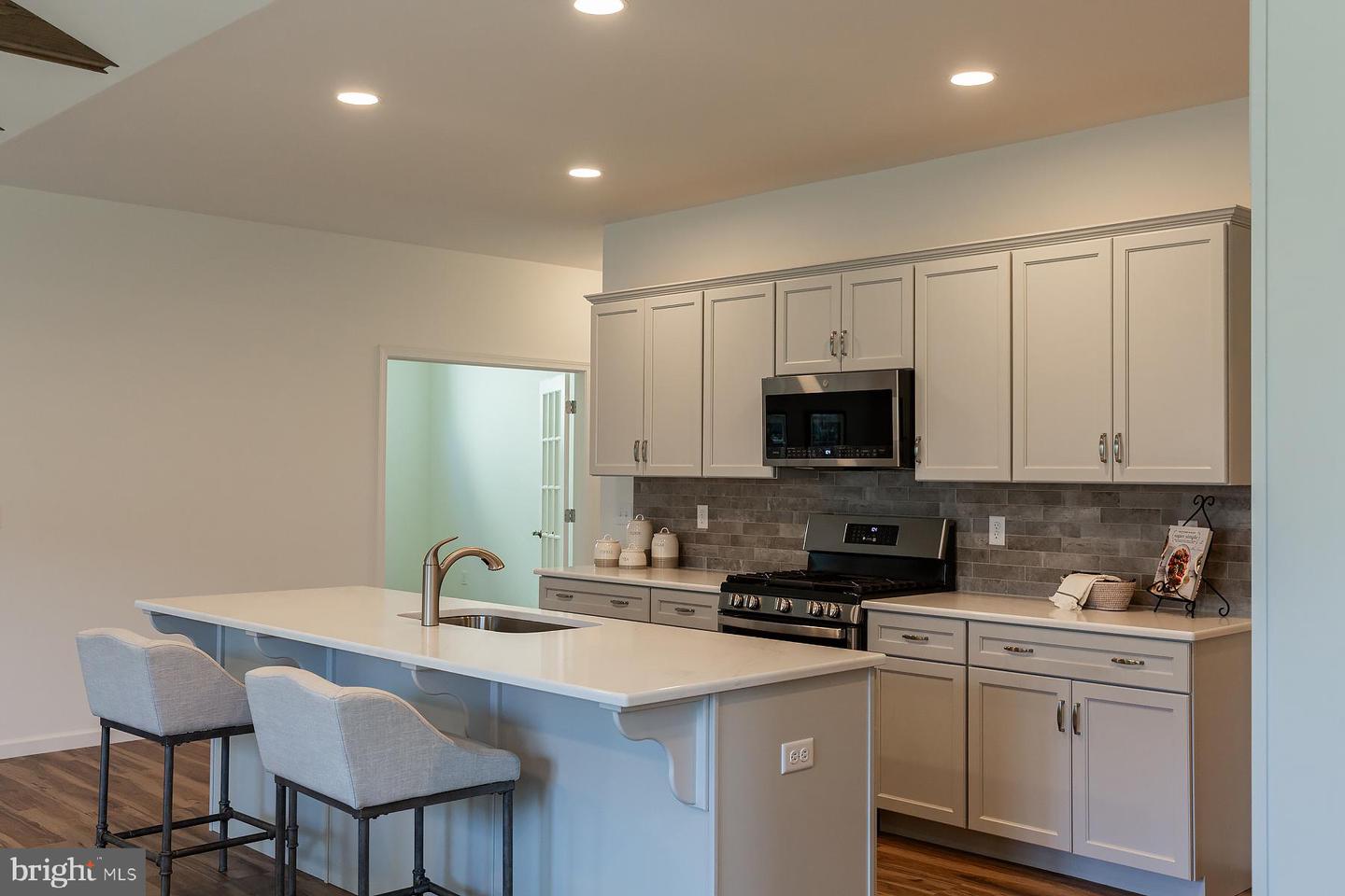 605 Greenbriar Path Property Photo 8