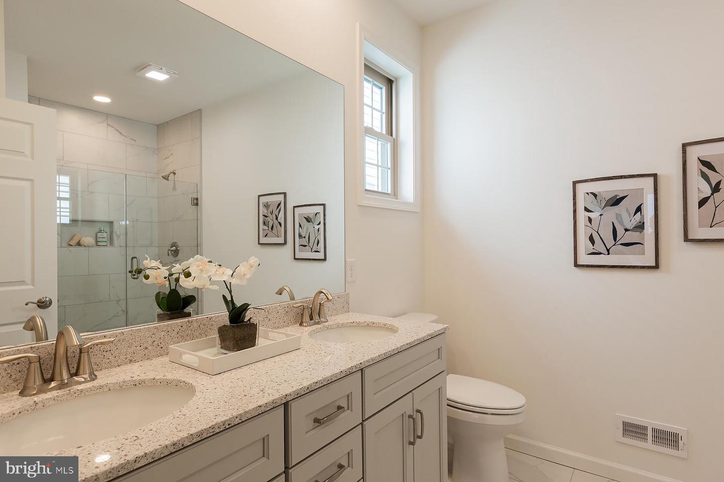 605 Greenbriar Path Property Photo 16