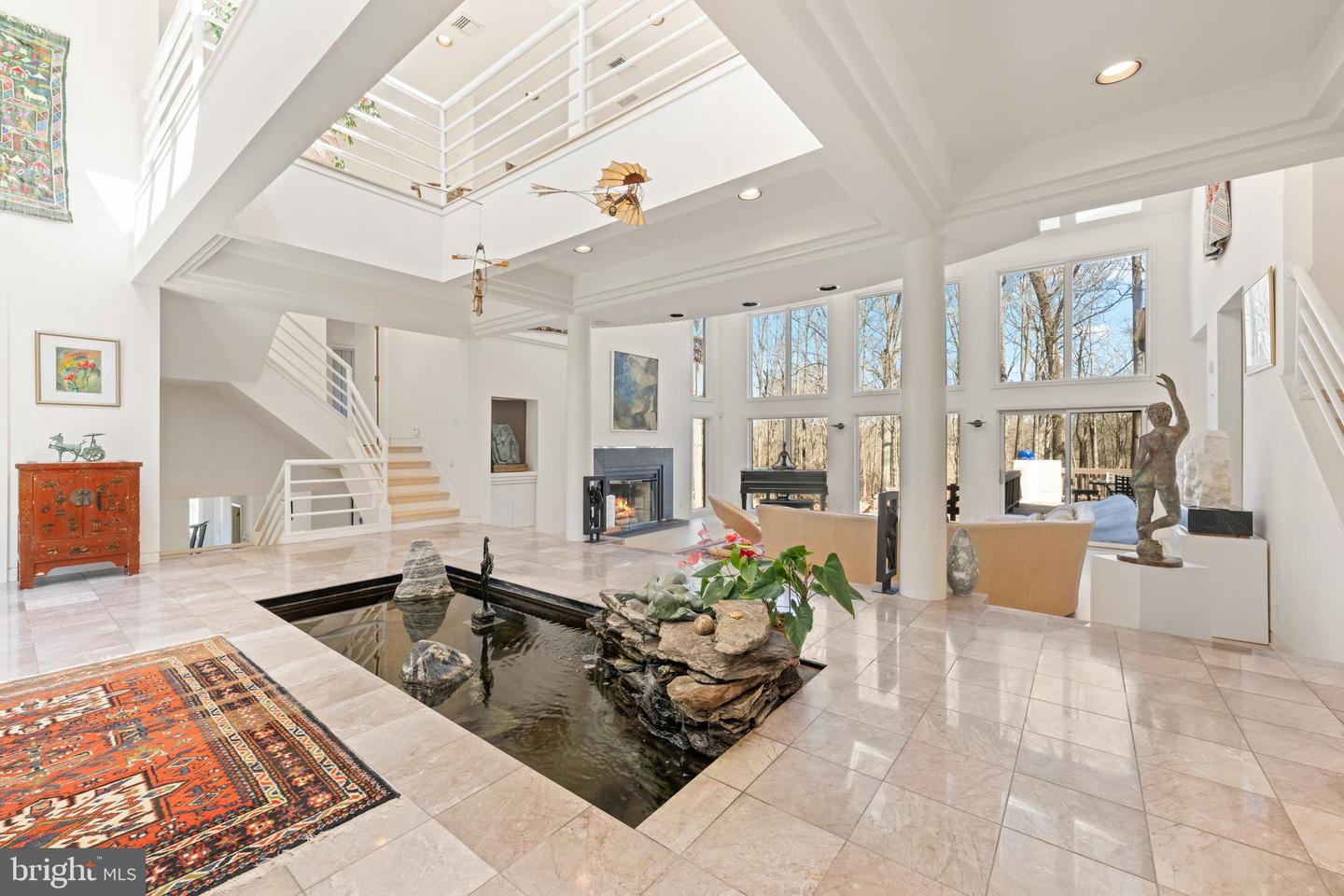 6 Hunt Club Ln Property Photo 4