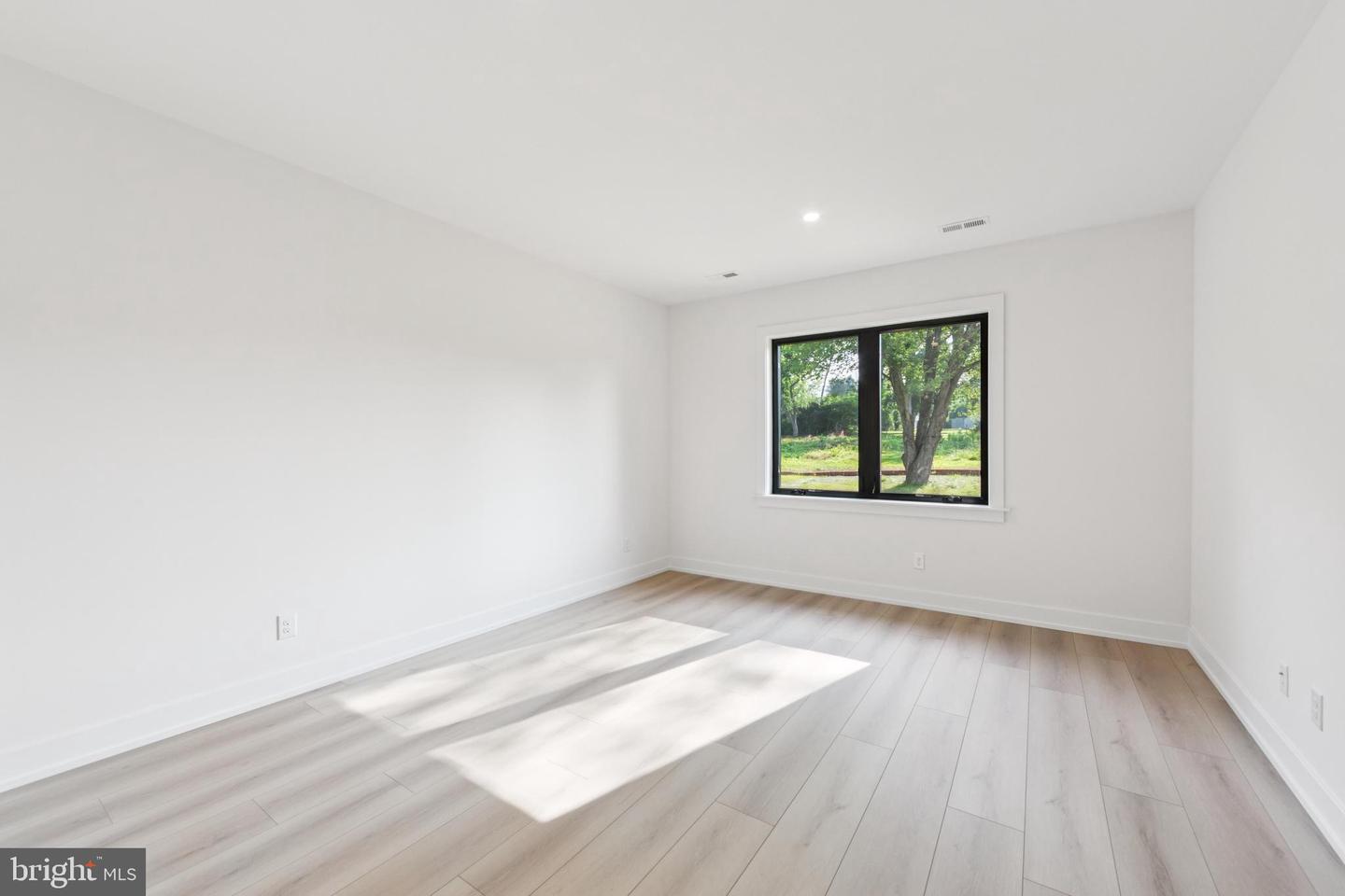 736 Northbrook Rd #l3 Property Photo 35