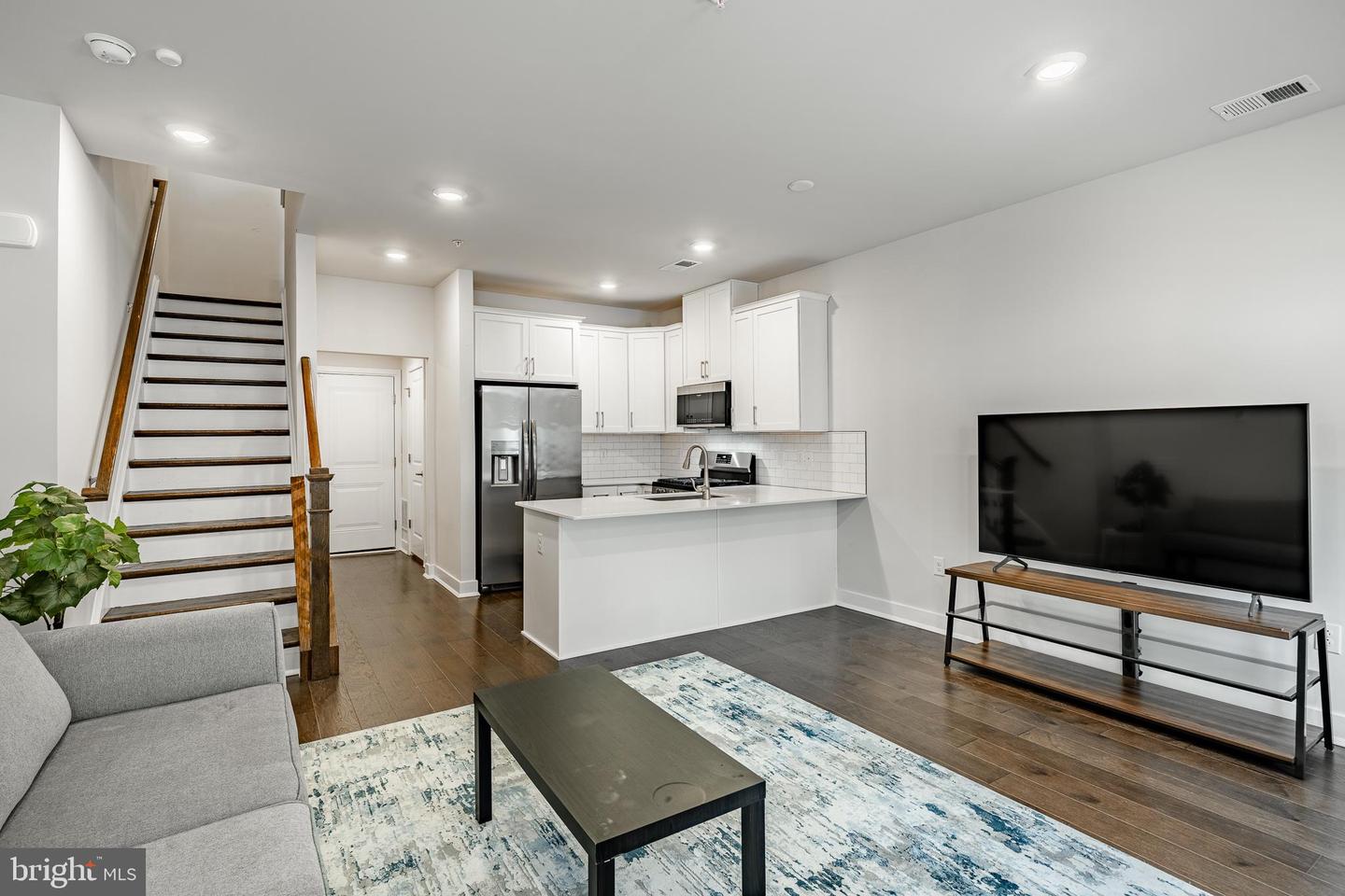 770 Ore St Property Photo 3