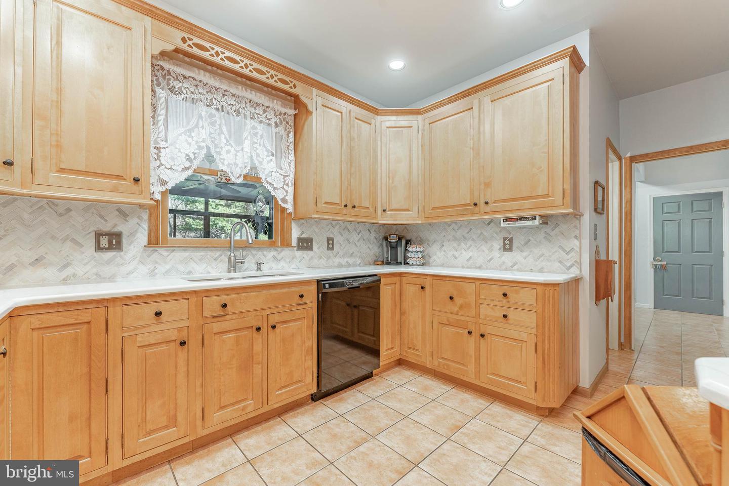 797 Tree Ln Property Photo 16
