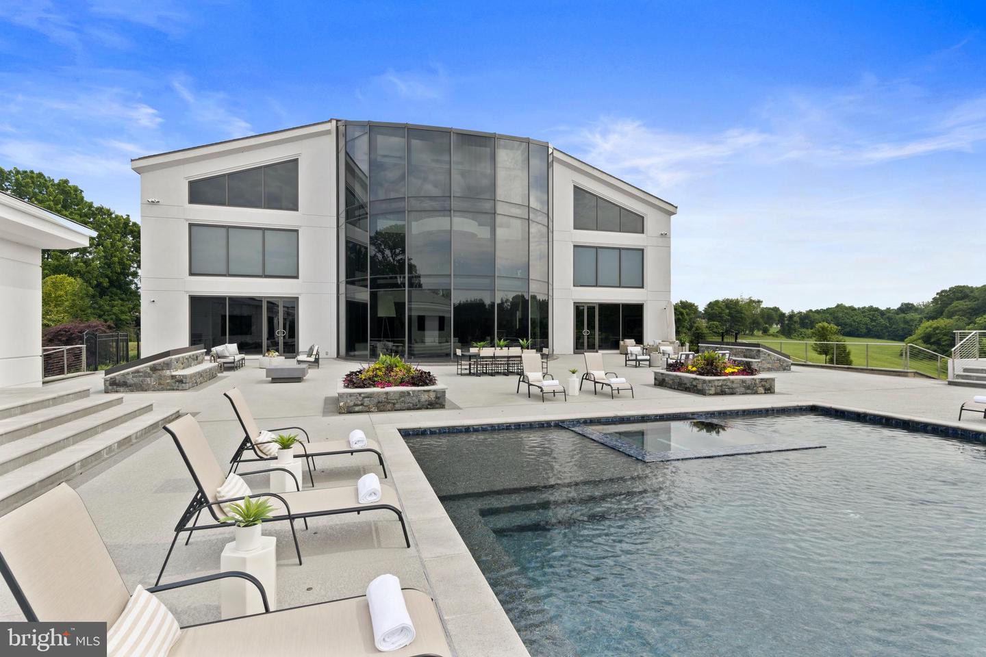 1245 S Creek Rd Property Photo 106