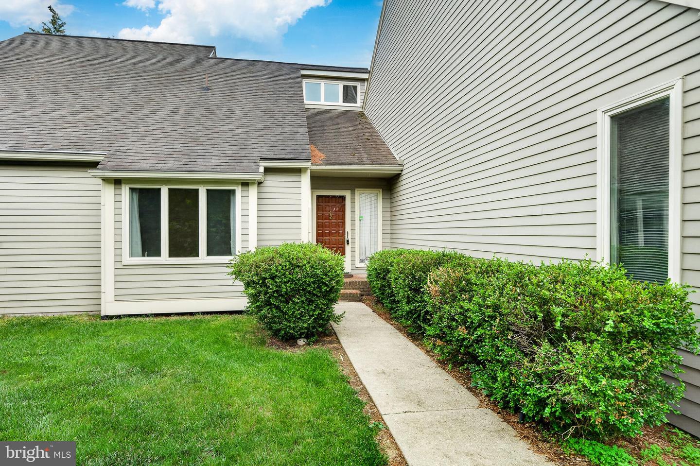 1110 MEWS LN
