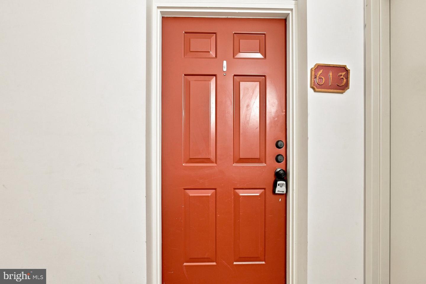 613 Washington Pl #13 Property Photo 4