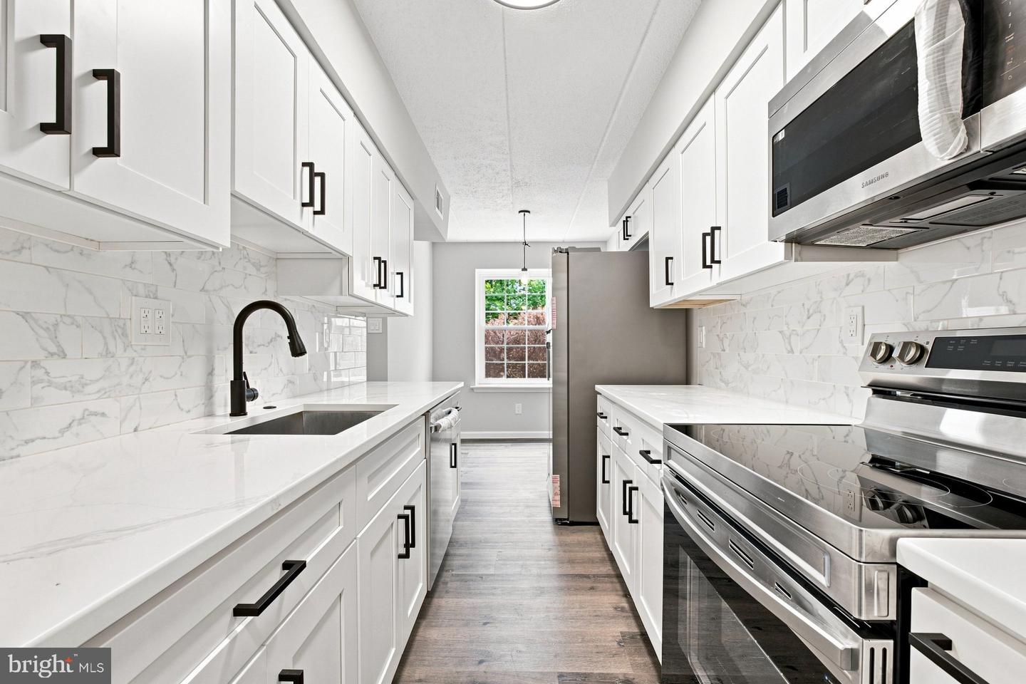 613 Washington Pl #13 Property Photo 8