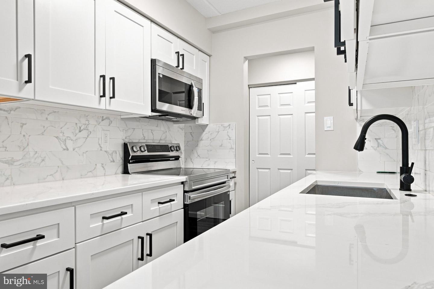613 Washington Pl #13 Property Photo 10