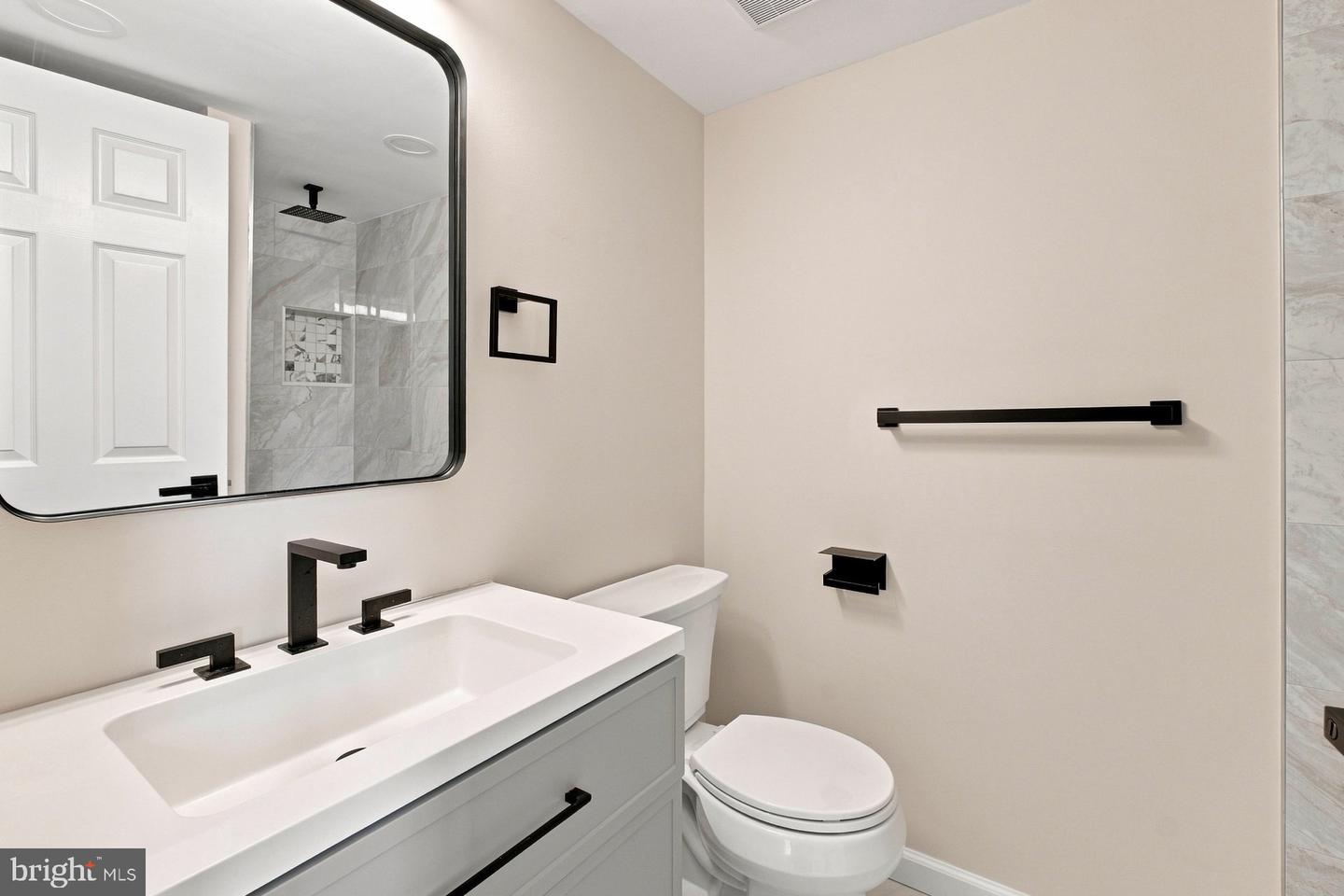613 Washington Pl #13 Property Photo 17